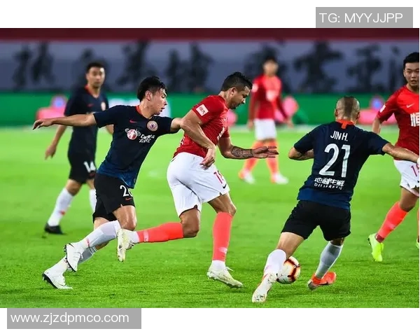 成都足球队以67分领跑精英赛积分榜展现强劲实力